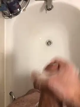 Snapshot of 22TT2295 chatting on 12/29/24, 05:22 22TT2295 online show from 12/29/24, 05:22