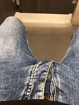 Snapshot of 22TT2295 chatting on 01/02/25, 07:12 22TT2295 online show from 01/02/25, 07:12