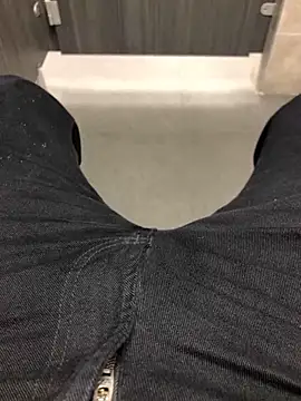 Snapshot of 22TT2295 chatting on 01/05/25, 12:10 22TT2295 online show from 01/05/25, 12:10