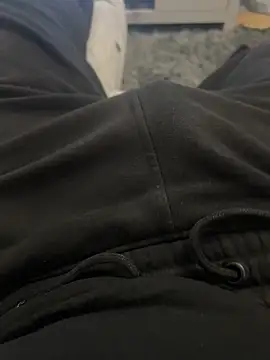 Snapshot of 22TT2295 chatting on 10/11/25, 08:18 22TT2295 online show from 10/11/25, 08:18