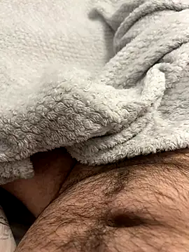 Snapshot of 22TT2295 chatting on 10/30/25, 04:36 22TT2295 online show from 10/30/25, 04:36