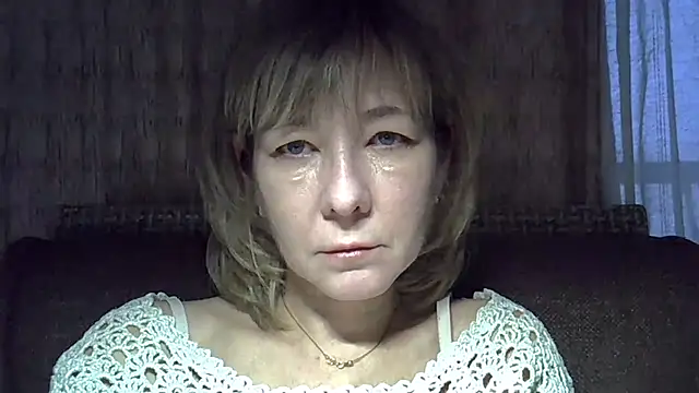 Snapshot of EllaJohnsonX chatting on 01/03/25, 01:03 EllaJohnsonX online show from 01/03/25, 01:03