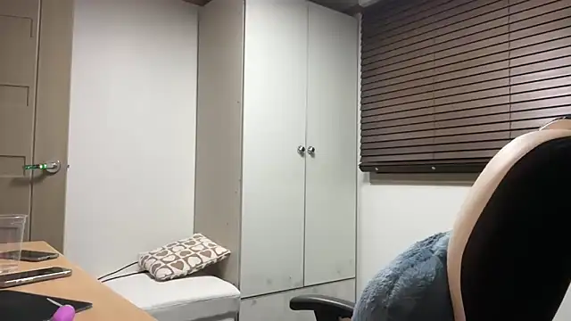 yunasuka online show from 12/28/24, 01:06