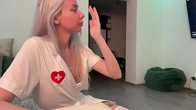 yunasuka online show from 02/06/25, 01:49