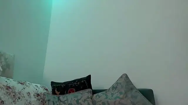 yunasuka online show from 02/11/25, 12:27