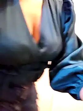 lizzzziee online show from 12/25/24, 11:22