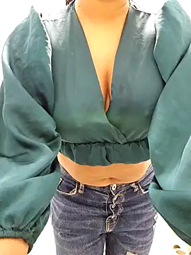 lizzzziee online show from 12/25/24, 04:32