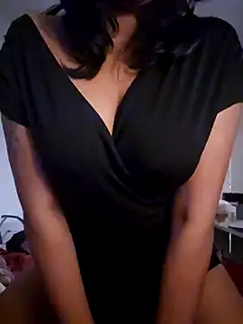 lizzzziee online show from 12/28/24, 12:57