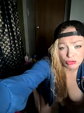 Snapshot of kayNkris chatting on 11/26/25, 12:50 kayNkris online show from 11/26/25, 12:50