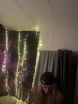 Snapshot of kayNkris chatting on 12/22/25, 09:17 kayNkris online show from 12/22/25, 09:17