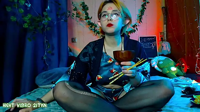 TrickyKitsune online show from 02/09/25, 04:07