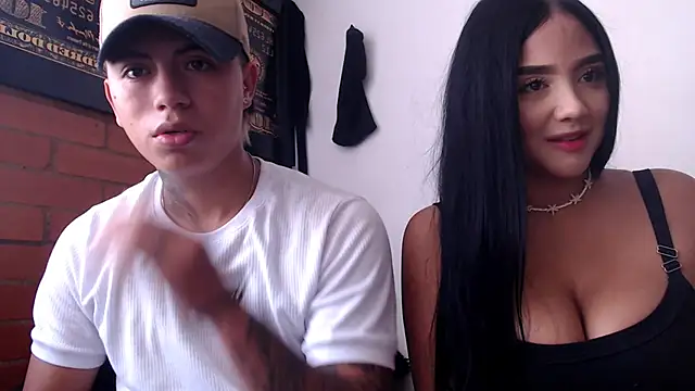 Snapshot of Thiago_x_Sahara chatting on 01/17/25, 03:32 Thiago x Sahara online show from 01/17/25, 03:32