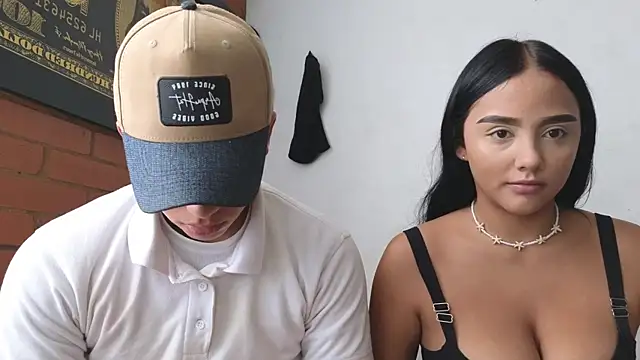 Snapshot of Thiago_x_Sahara chatting on 02/02/25, 03:49 Thiago x Sahara online show from 02/02/25, 03:49