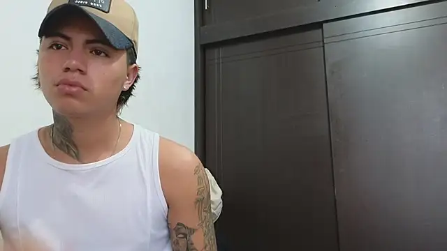 Snapshot of Thiago_x_Sahara chatting on 02/25/25, 11:30 Thiago x Sahara online show from 02/25/25, 11:30