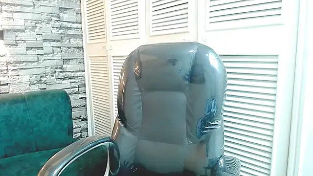 Snapshot of Warning_Boy chatting on 12/29/24, 09:52 Warning Boy online show from 12/29/24, 09:52