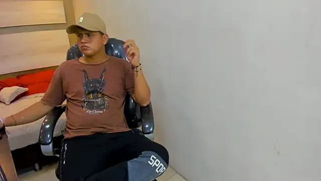 Snapshot of Warning_Boy chatting on 01/02/25, 09:18 Warning Boy online show from 01/02/25, 09:18