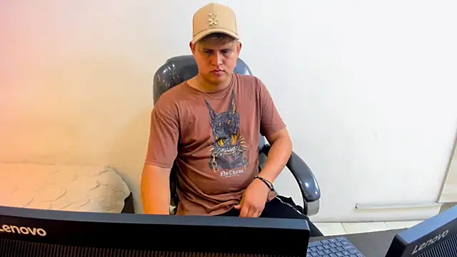 Snapshot of Warning_Boy chatting on 01/03/25, 01:16 Warning Boy online show from 01/03/25, 01:16