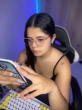 Snapshot of pretty_angela1 chatting on 05/13/26, 10:17 pretty angela1 online show from 05/13/26, 10:17