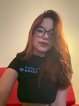 Snapshot of EmiF26 chatting on 01/06/25, 03:31 EmiF26 online show from 01/06/25, 03:31