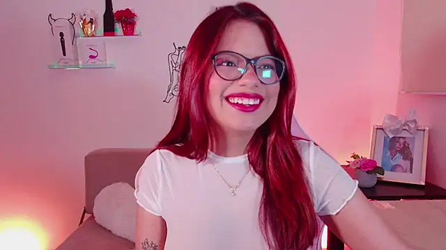 Snapshot of EmiF26 chatting on 01/28/25, 01:18 EmiF26 online show from 01/28/25, 01:18