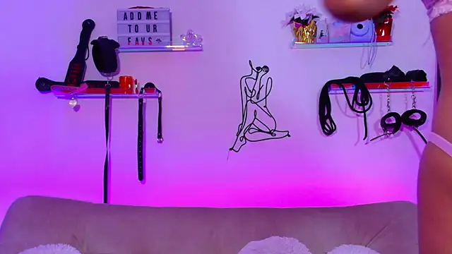 Snapshot of EmiF26 chatting on 09/15/25, 02:00 EmiF26 online show from 09/15/25, 02:00