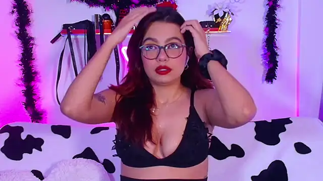 Snapshot of EmiF26 chatting on 10/21/25, 03:51 EmiF26 online show from 10/21/25, 03:51