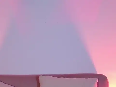 Snapshot of EmiF26 chatting on 04/07/26, 10:42 EmiF26 online show from 04/07/26, 10:42