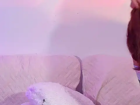 Snapshot of EmiF26 chatting on 04/15/26, 12:50 EmiF26 online show from 04/15/26, 12:50