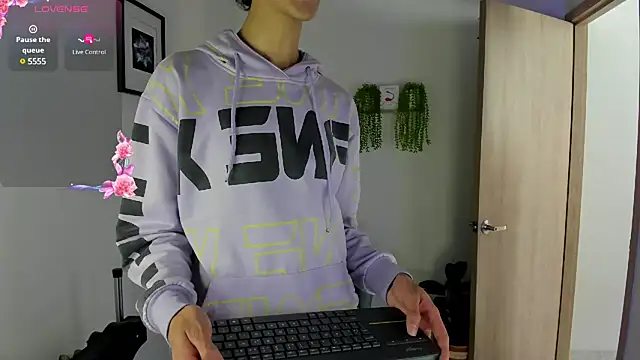 alahia sweet online show from 03/22/25, 07:42