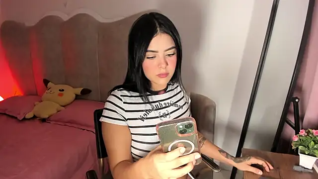 Snapshot of rachaeldeckard__ chatting on 01/11/25, 03:13 rachaeldeckard online show from 01/11/25, 03:13