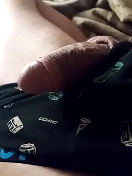 Snapshot of Daniel32hot chatting on 12/25/24, 11:10 Daniel32hot online show from 12/25/24, 11:10