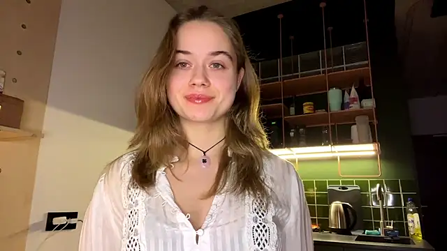 Snapshot of RoxyStar17 chatting on 01/08/25, 08:18 RoxyStar17 online show from 01/08/25, 08:18