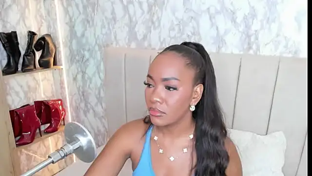 whiitneyfox online show from 10/27/25, 09:41