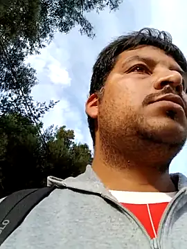 Snapshot of hotleon127 chatting on 02/03/26, 10:04 hotleon127 online show from 02/03/26, 10:04