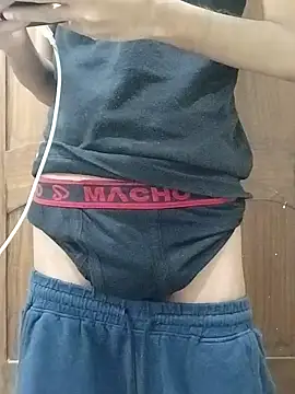 Snapshot of fakelove95 chatting on 11/04/25, 05:17 fakelove95 online show from 11/04/25, 05:17