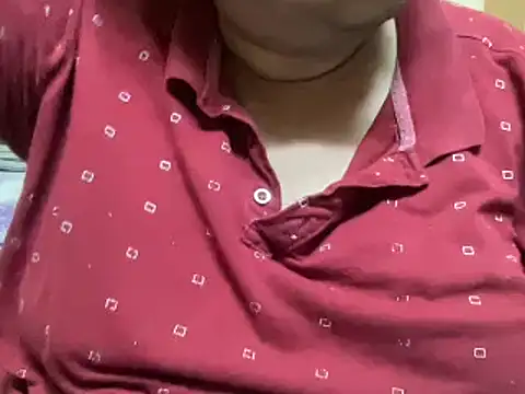 Snapshot of FatIndianBoy chatting on 12/31/24, 04:04 FatIndianBoy online show from 12/31/24, 04:04