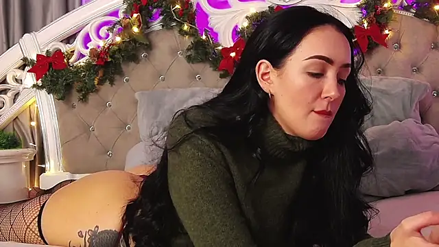 KimKhallifa online show from 12/18/25, 05:13