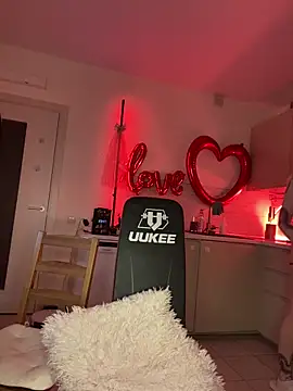 Snapshot of SOFYandMIKE chatting on 02/09/26, 08:46 SOFYandMIKE online show from 02/09/26, 08:46