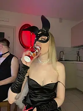 Snapshot of SOFYandMIKE chatting on 03/14/26, 07:52 SOFYandMIKE online show from 03/14/26, 07:52