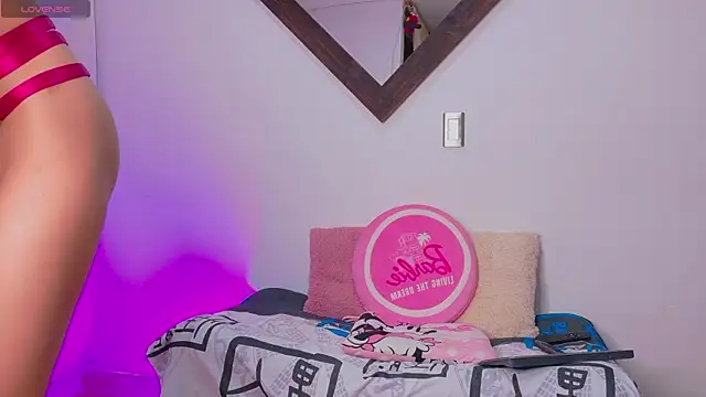 Snapshot of newbarbiedolly chatting on 01/07/25, 11:24 newbarbiedolly online show from 01/07/25, 11:24