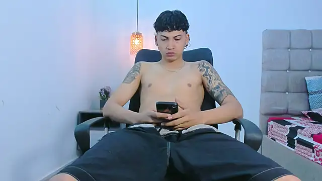 Snapshot of Br4ndxpimm chatting on 03/17/26, 04:21 Br4ndxpimm online show from 03/17/26, 04:21