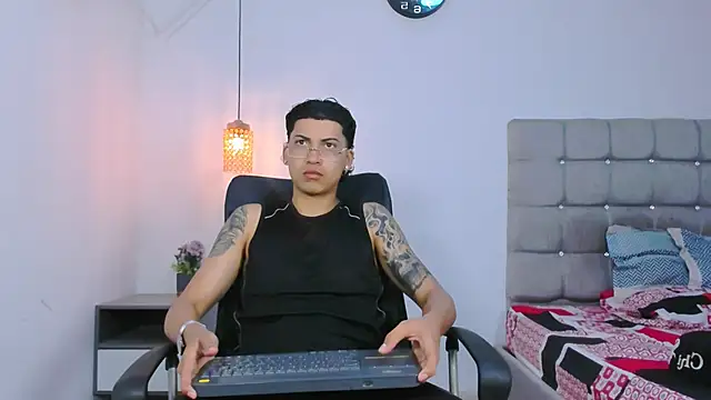 Snapshot of Br4ndxpimm chatting on 03/18/26, 01:25 Br4ndxpimm online show from 03/18/26, 01:25