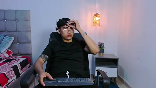 Snapshot of Br4ndxpimm chatting on 03/19/26, 01:26 Br4ndxpimm online show from 03/19/26, 01:26