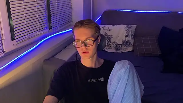 Leonnextdoor online show from 01/07/26, 05:15