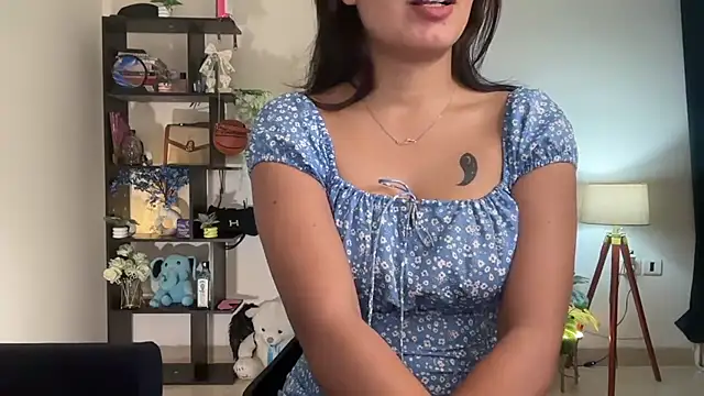 Snapshot of roseofvenom chatting on 11/04/25, 07:57 roseofvenom online show from 11/04/25, 07:57