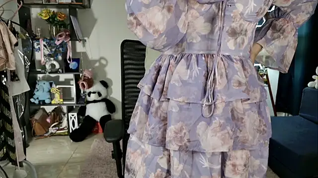 Snapshot of roseofvenom chatting on 04/15/26, 05:20 roseofvenom online show from 04/15/26, 05:20