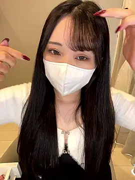 Snapshot of mina_0207 chatting on 10/27/25, 10:47 mina 0207 online show from 10/27/25, 10:47