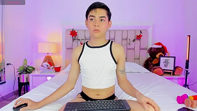 Maxi little online show from 12/18/25, 08:26