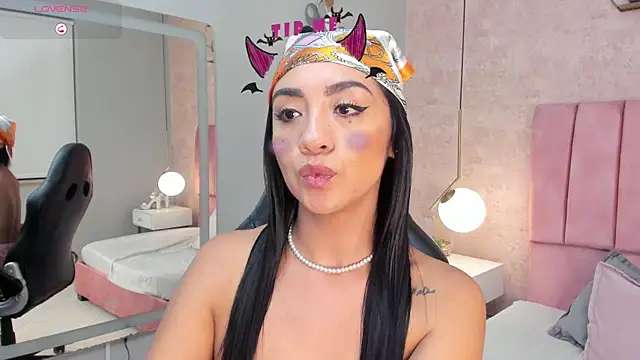 MAGIC AURORAA online show from 03/18/25, 03:10