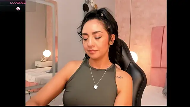 MAGIC AURORAA online show from 03/20/25, 03:58